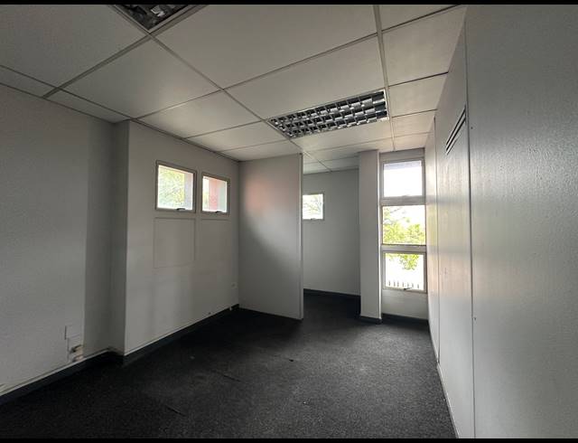 129.40M² OFFICE TO LET IN HIGHVELD